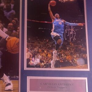 Carmelo Anthony signed picture framed (comes with the authentication)